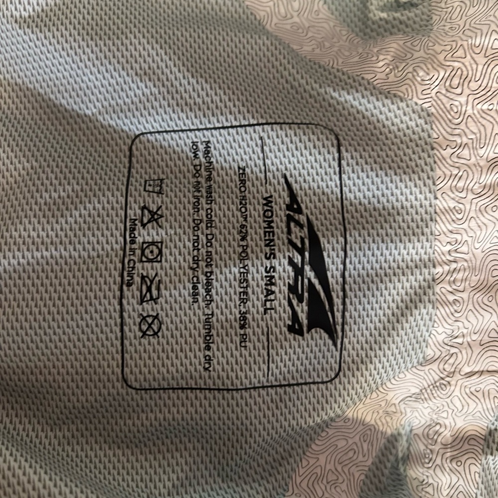 Altra packable waterproof running vestt - Picture 5 of 5